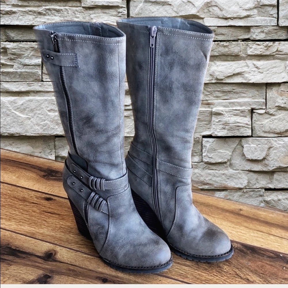 Very Volatile Wedged Boots